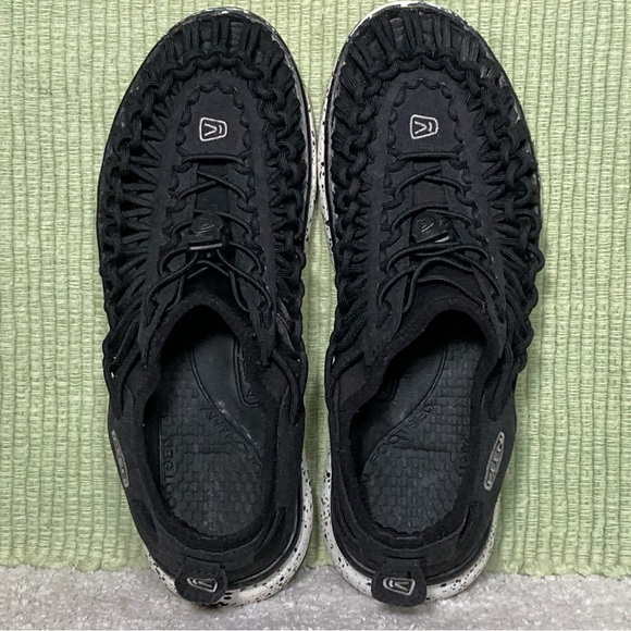 KEEN Youth Uneek Paracord String Black/White Athletic Running Shoes SZ US 4Y W6 - Picture 5 of 11